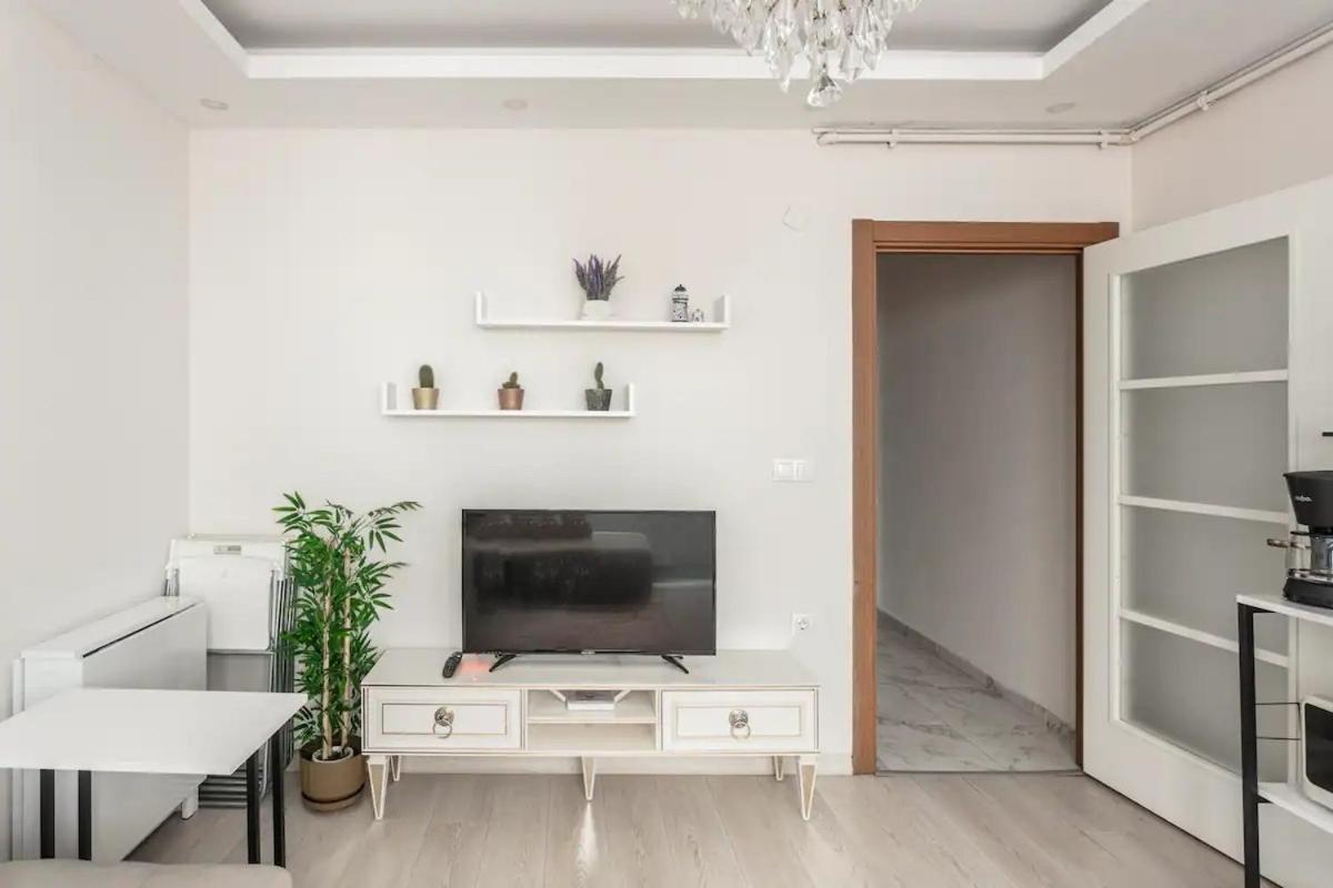 Istanbul'Un Merkezinde Cevahir Avm Karsisi 1+1 Yeni Ev Exterior foto